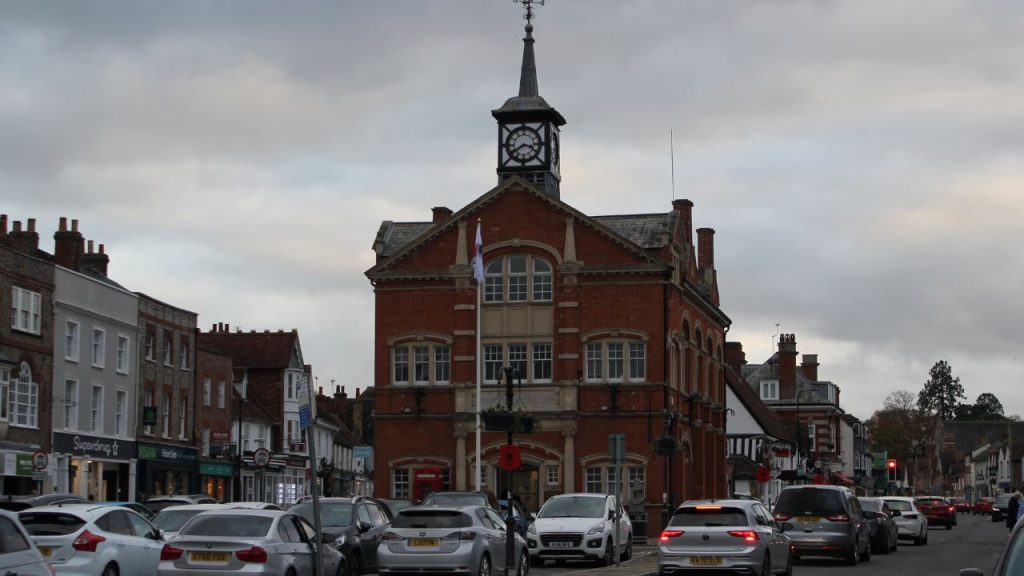 Professional-taxi-driver-in-Chearsley